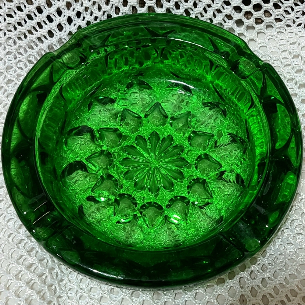 MCM RETRO HEAVY ART GLASS EMERALD GREEN STARBURST ASHTRAY 6" VINTAGE 70'S